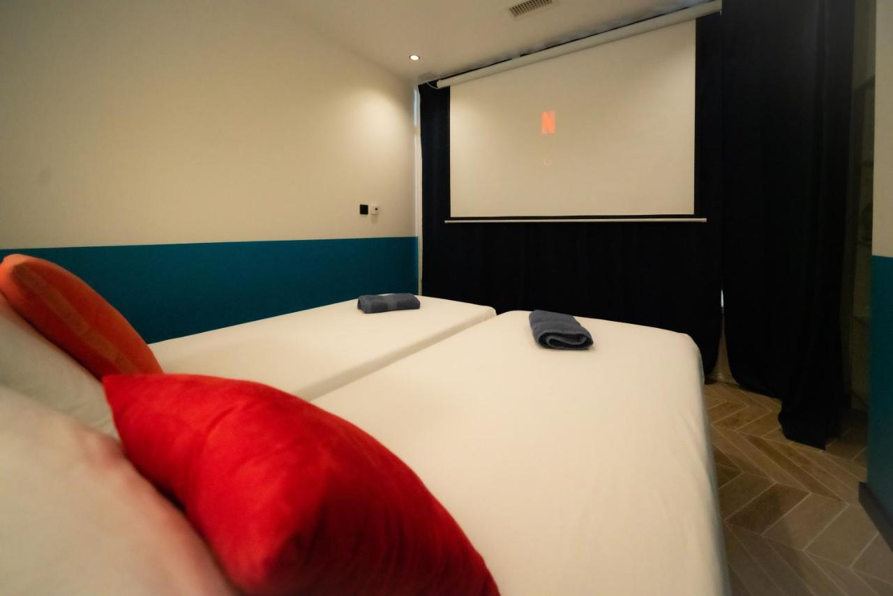 Roma Divine Home Cinema Et Jardin นีมส์ ภายนอก รูปภาพ