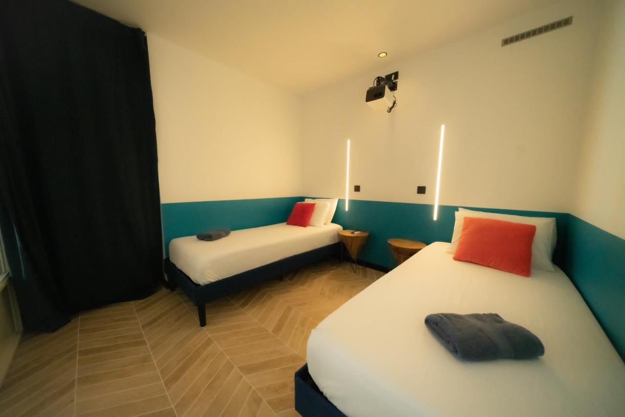 Roma Divine Home Cinema Et Jardin นีมส์ ภายนอก รูปภาพ