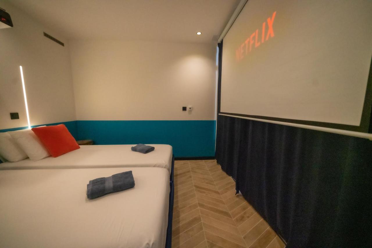 Roma Divine Home Cinema Et Jardin นีมส์ ภายนอก รูปภาพ