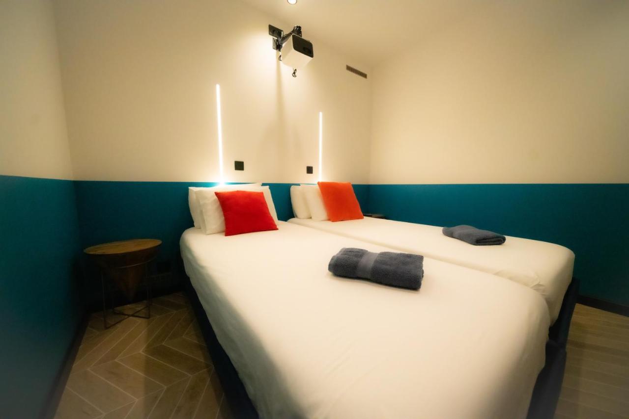 Roma Divine Home Cinema Et Jardin นีมส์ ภายนอก รูปภาพ