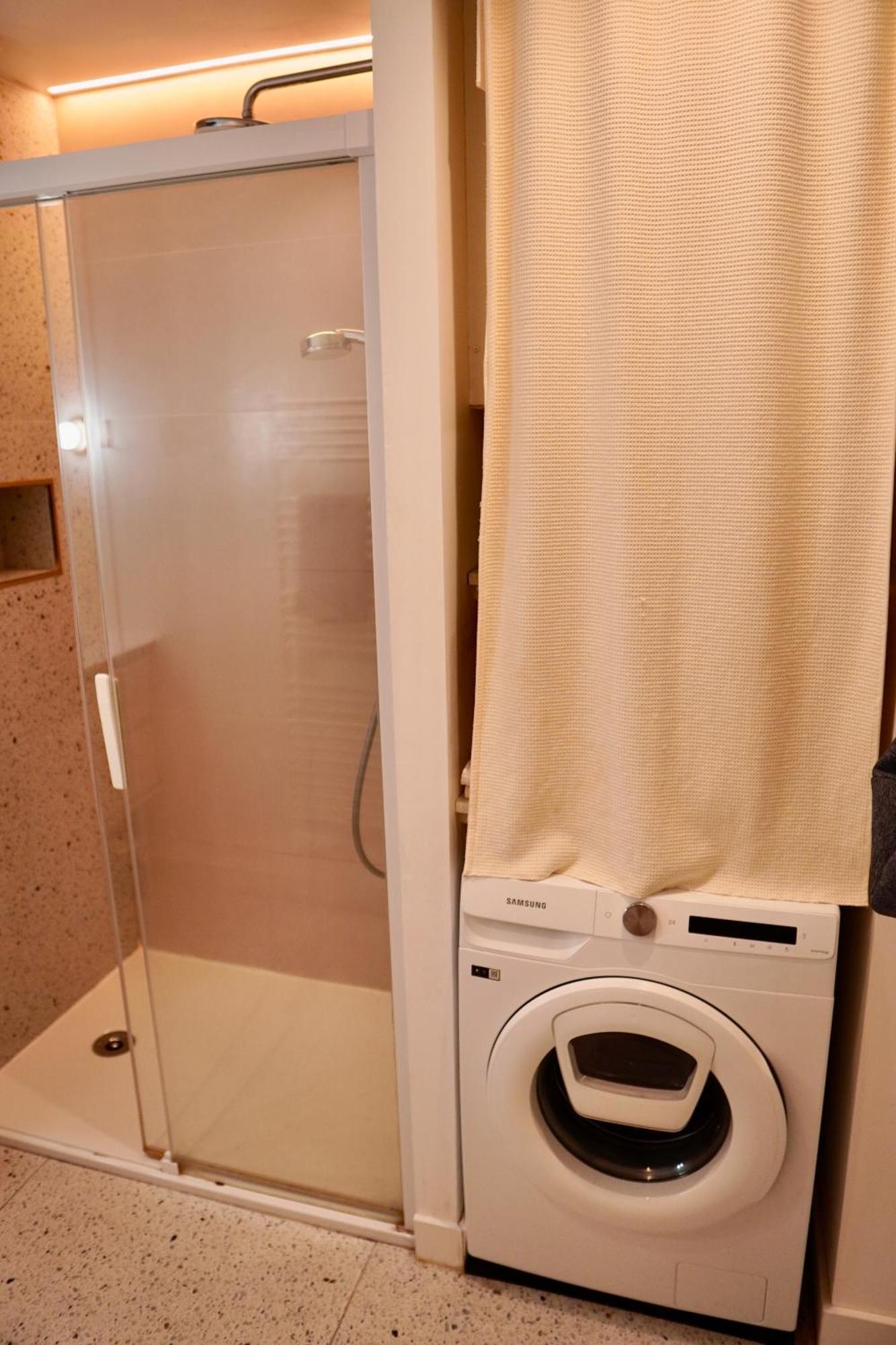 Roma Divine Home Cinema Et Jardin นีมส์ ภายนอก รูปภาพ