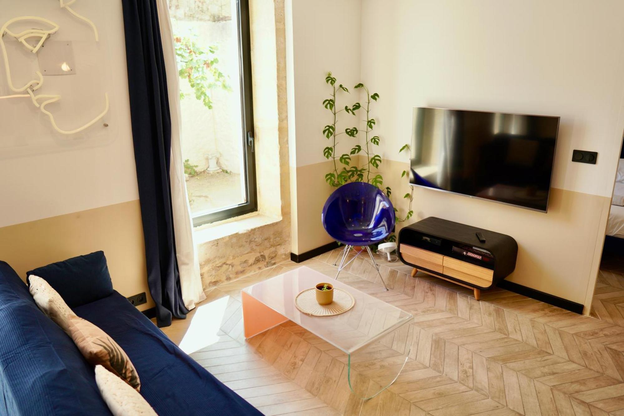 Roma Divine Home Cinema Et Jardin นีมส์ ภายนอก รูปภาพ