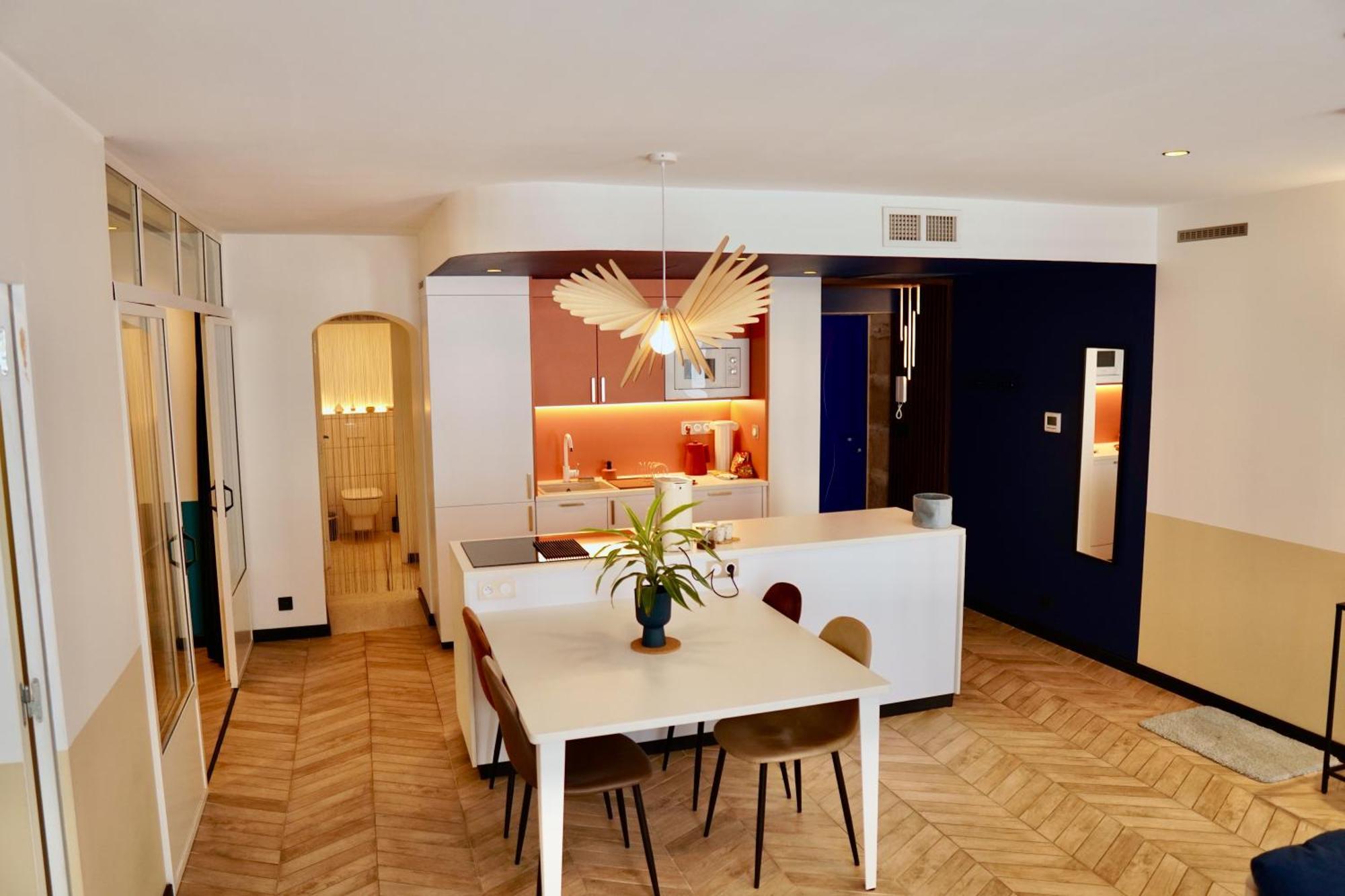 Roma Divine Home Cinema Et Jardin นีมส์ ภายนอก รูปภาพ