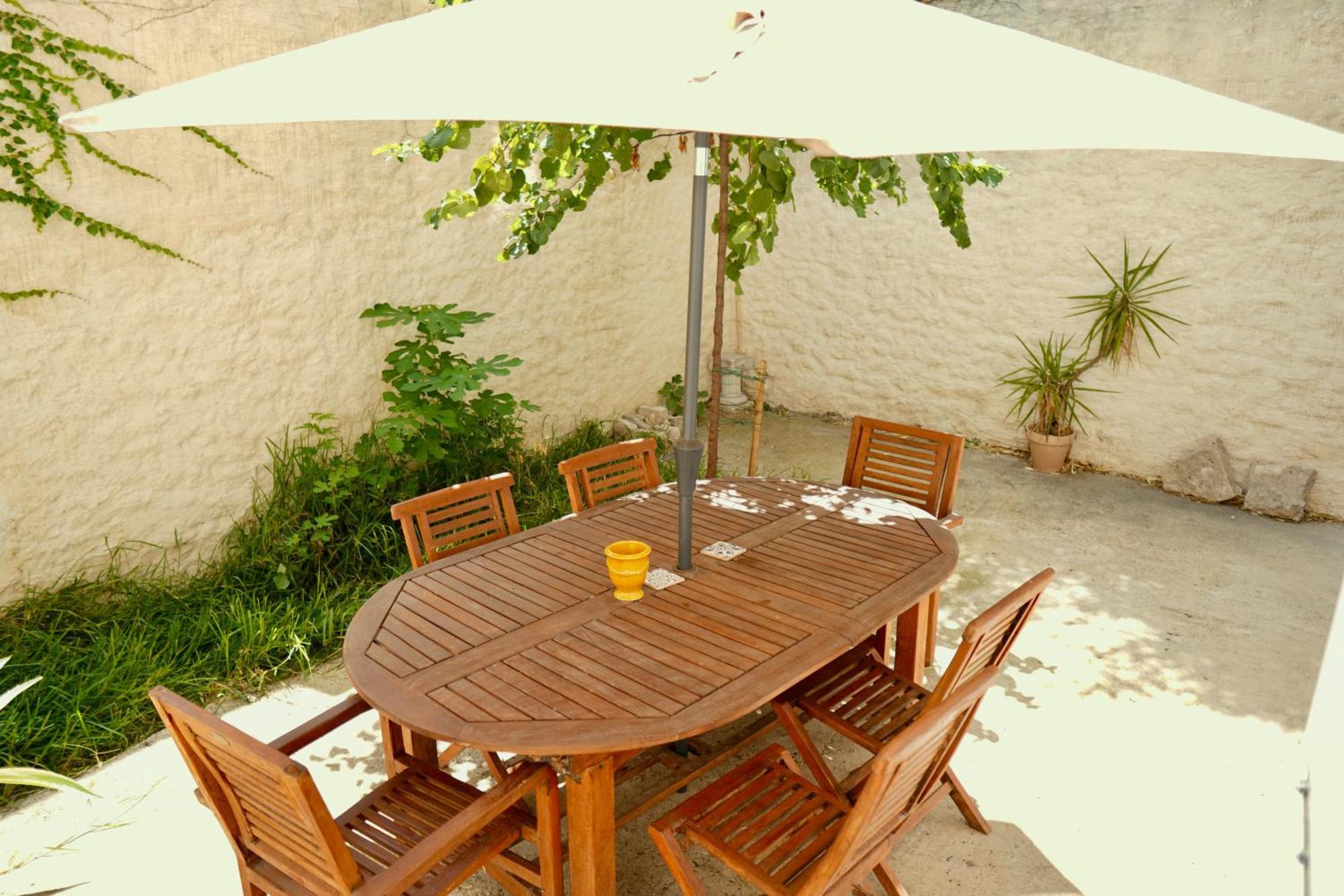 Roma Divine Home Cinema Et Jardin นีมส์ ภายนอก รูปภาพ