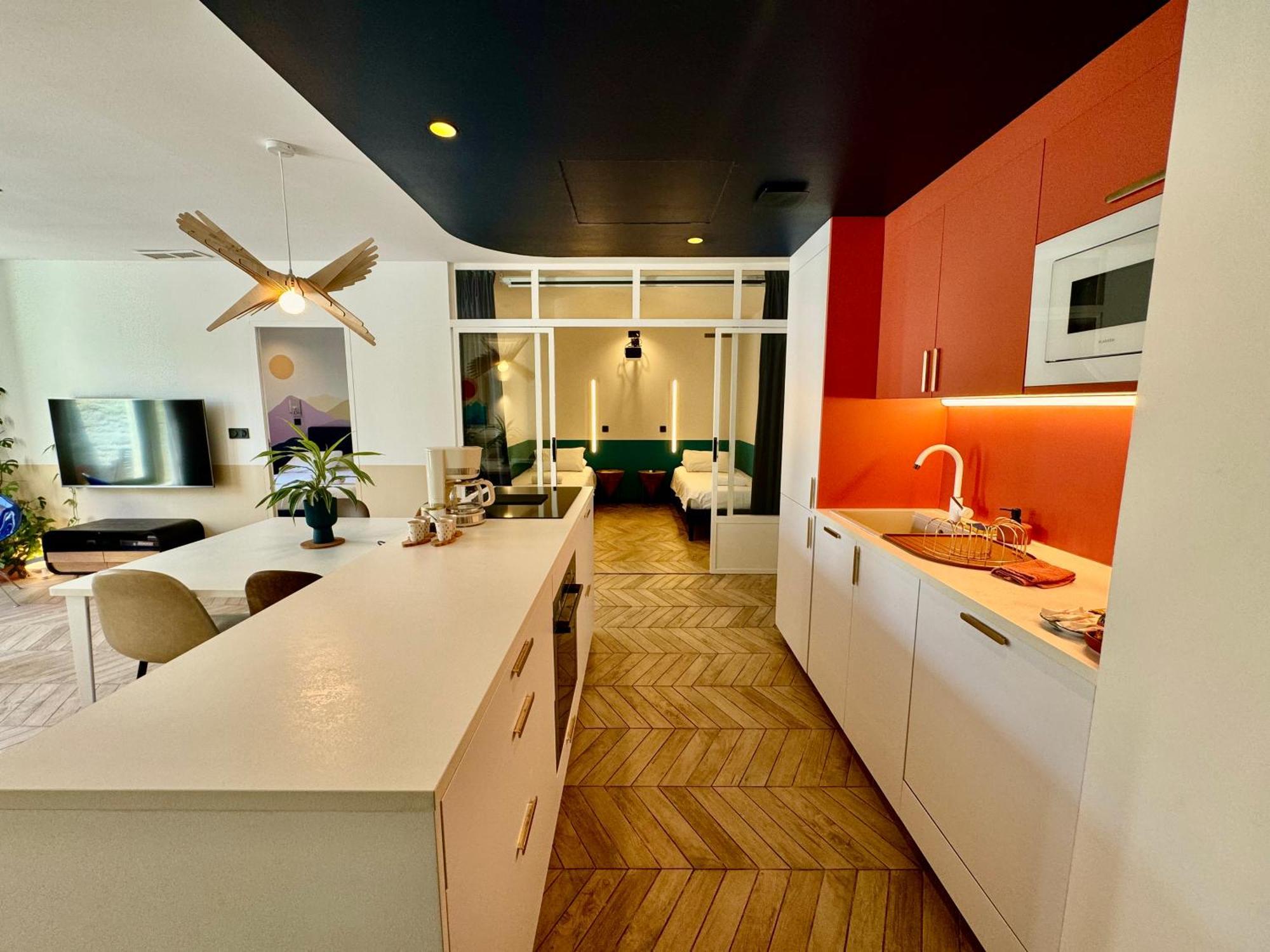 Roma Divine Home Cinema Et Jardin นีมส์ ภายนอก รูปภาพ