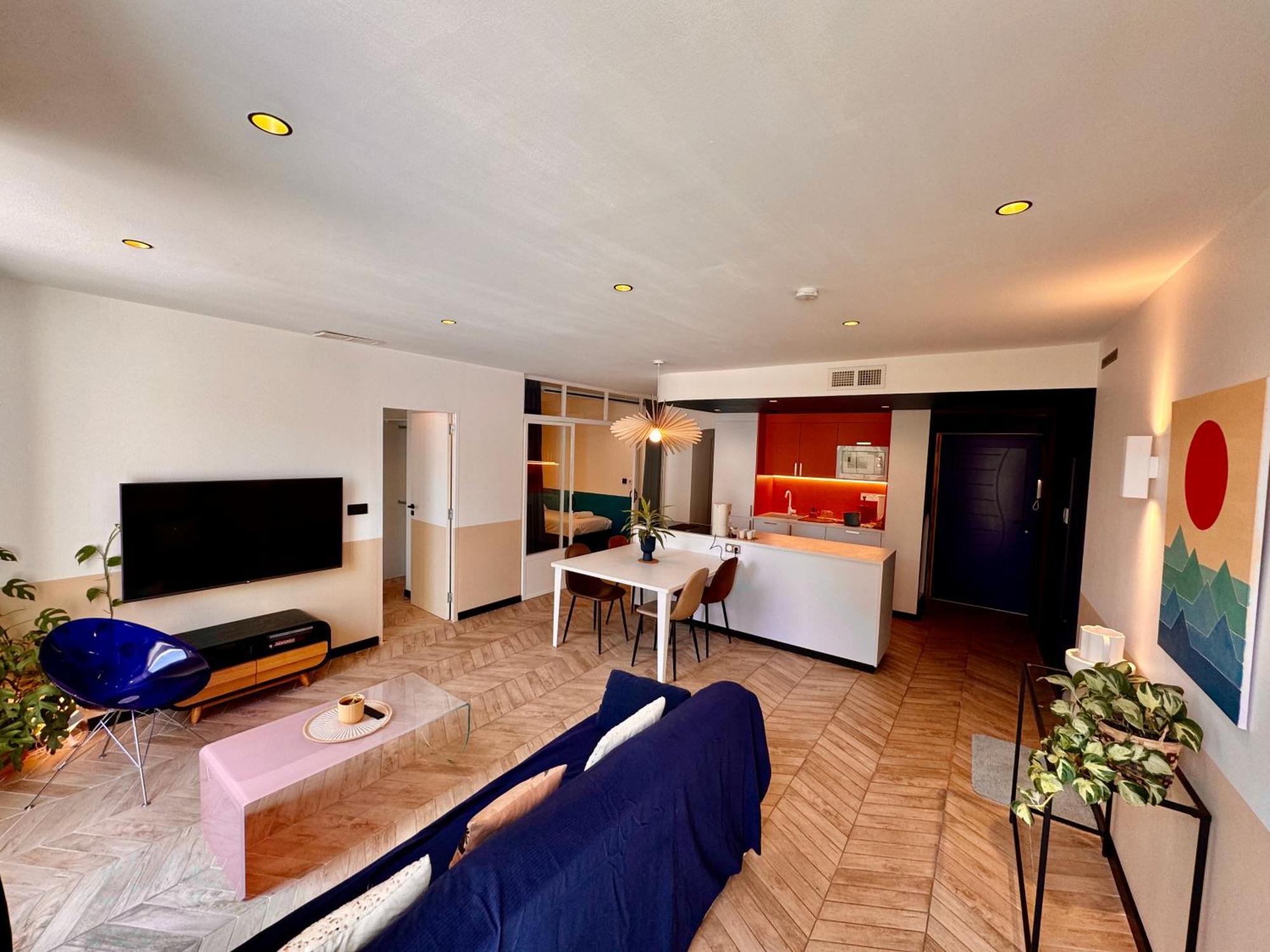 Roma Divine Home Cinema Et Jardin นีมส์ ภายนอก รูปภาพ